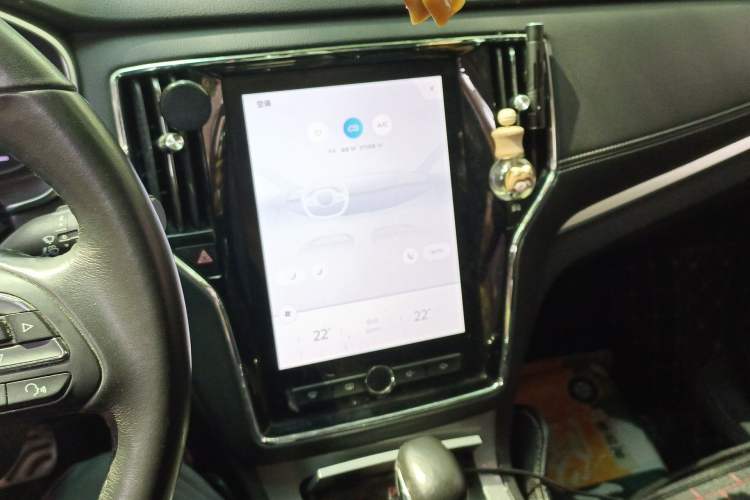 Used Roewe RX5 2018 20T Two-Wheel Drive Automatic Internet Smart Edition Audio And AC Panel