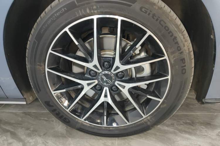 Used BYD Seal 2024 HONOR Edition DM-i 1.5L 121km Luxury Model Right Front Wheel Hub