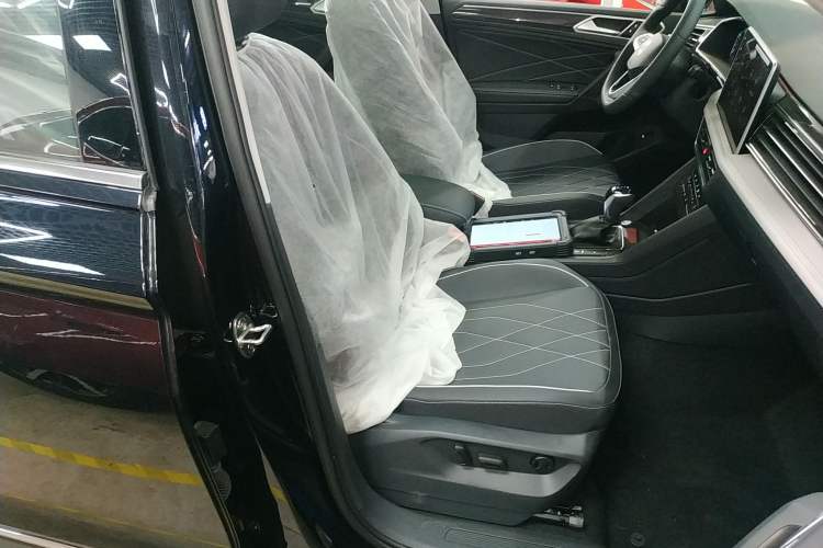 Used Volkswagen Tiguan L 2025 Model, Outstanding Version, 300TSI Automatic Two-Wheel Drive Longteng Edition