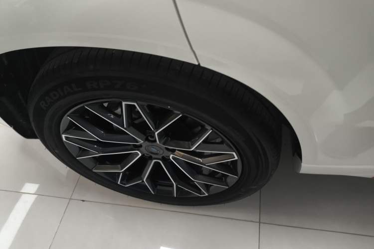 Used CHANGAN OSHAN Z6 2023 Blue Whale 2.0T Automatic Smart Drive Model Right Rear Wheel Hub