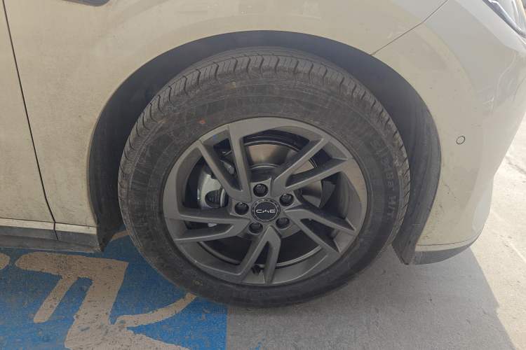 Used BYD Seal 06 New Energy 2025 EV 545KM Premium Edition Right Front Wheel Hub