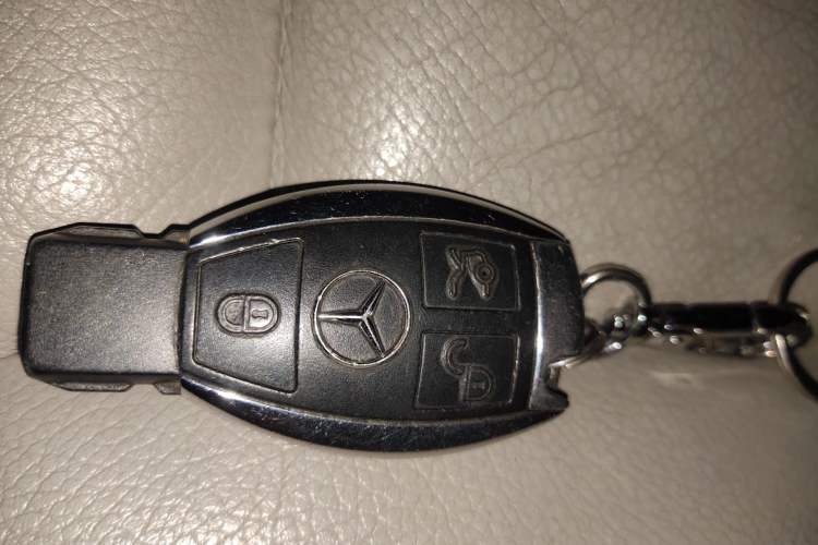 Used Mercedes-Benz R-Class 2010 R 350 L 4MATIC Vehicle Key