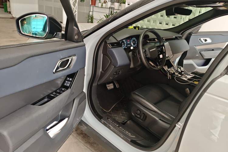 Used Land Rover Range Velar 2024 Dynamic SE Driver Seat