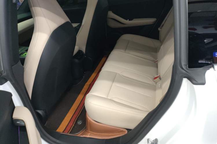 Used Nio ET5 2024 75 kWh Left Rear Seat