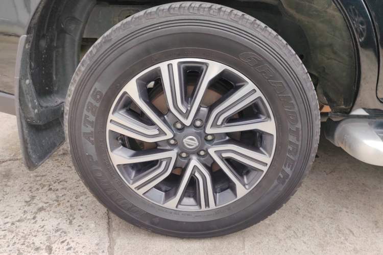 Used Nissan Terra 2018 2.5L Automatic 4x4 Luxury Edition Right Rear Wheel Hub