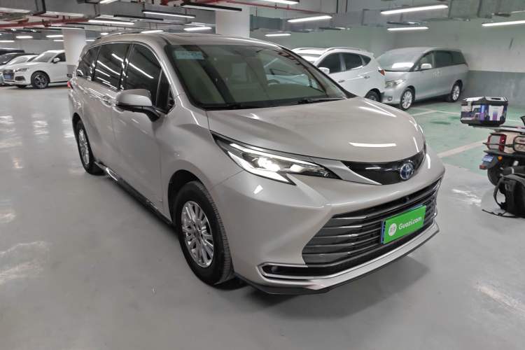 Used Toyota Sienna 2021 2.5L Hybrid Premium Edition