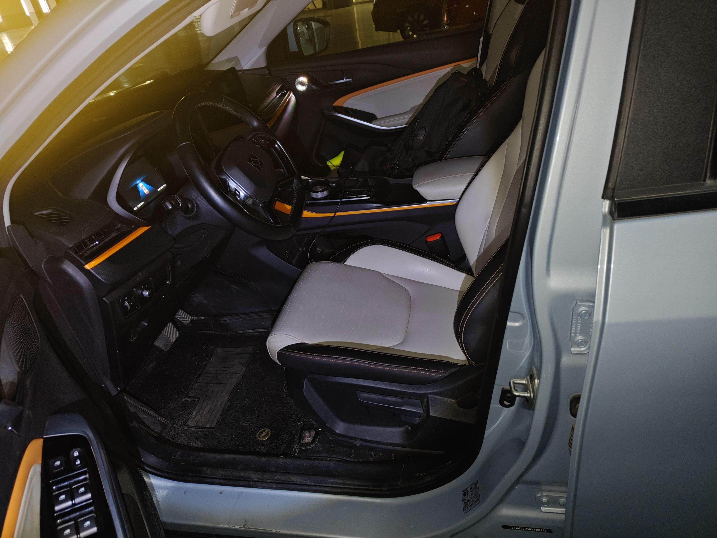 المقاعد الأمامية داخل السيارة