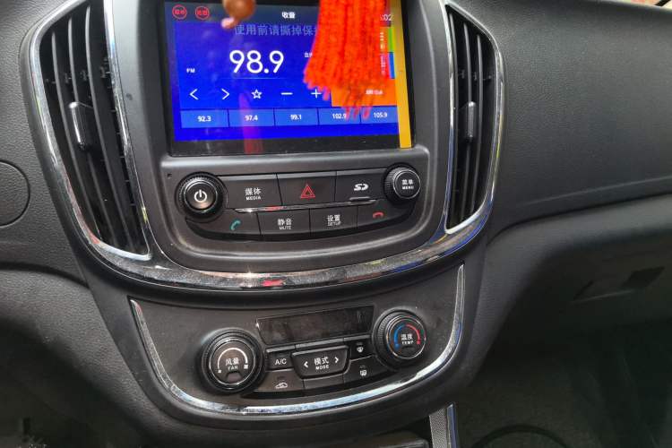 Used Baojun 560 2016 1.8L iAMT Elite Edition Audio And AC Panel