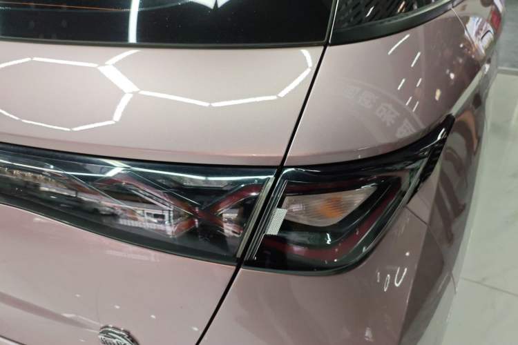 Used BYD Dolphin 2021 405 km Fashion Edition Exterior 3