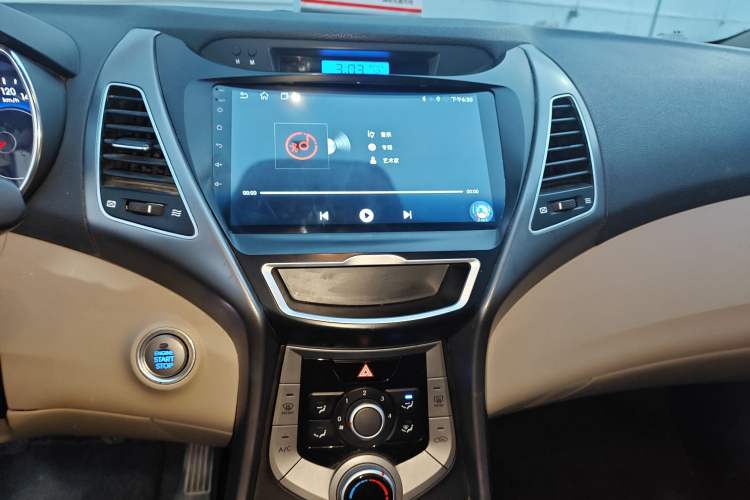 Used Hyundai Elantra (5th Generation / Langdong) 2015 1.6L Manual Leading Model
