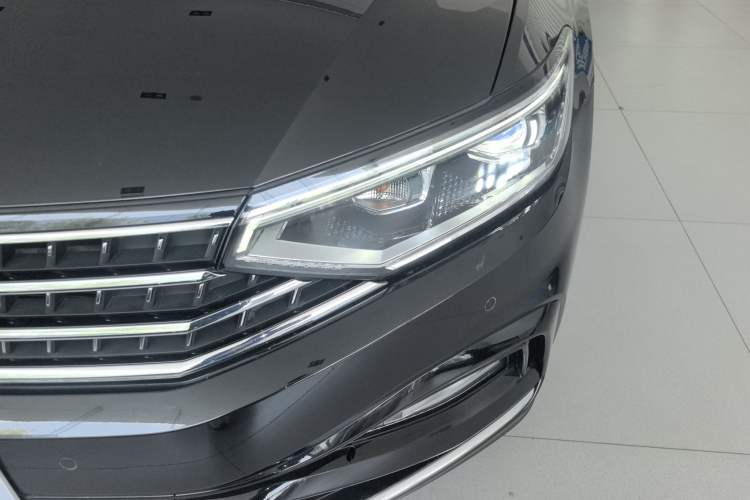 Used Volkswagen Magotan 2023 2 Million Units Commemorative Edition 330TSI DSG Luxury Version Left Front Headlight