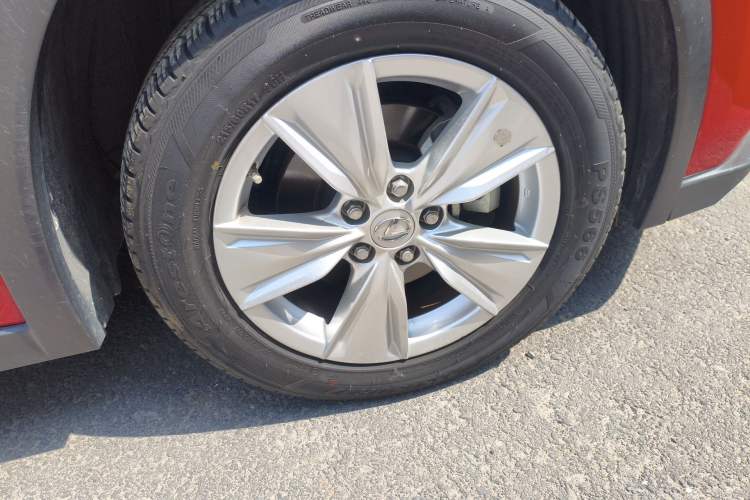 Used Lexus UX 2020 260h Explore & Adventure Edition Right Front Wheel Hub