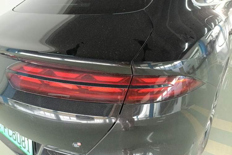 Used Denza Z9 2024 1100 km Four-Wheel Drive Max Version Right Rear Taillight