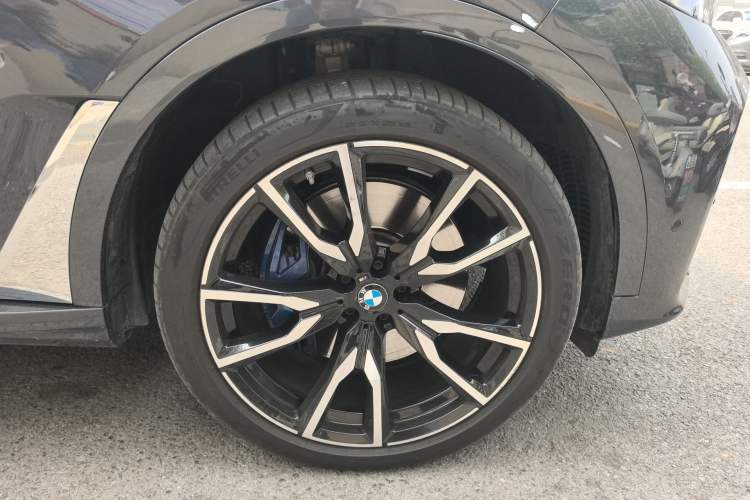 Used BMW X7 2020 xDrive40i Executive M Sport Package Right Front Wheel Hub