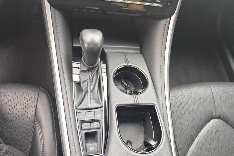 Used Toyota Avalon 2023 2.5L Luxury Edition Gear Lever