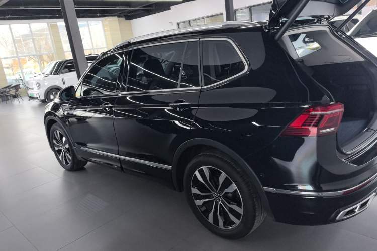 Used Volkswagen Tiguan L 2024 330TSI Automatic Two-Wheel Drive R-Line Enhanced Edition
