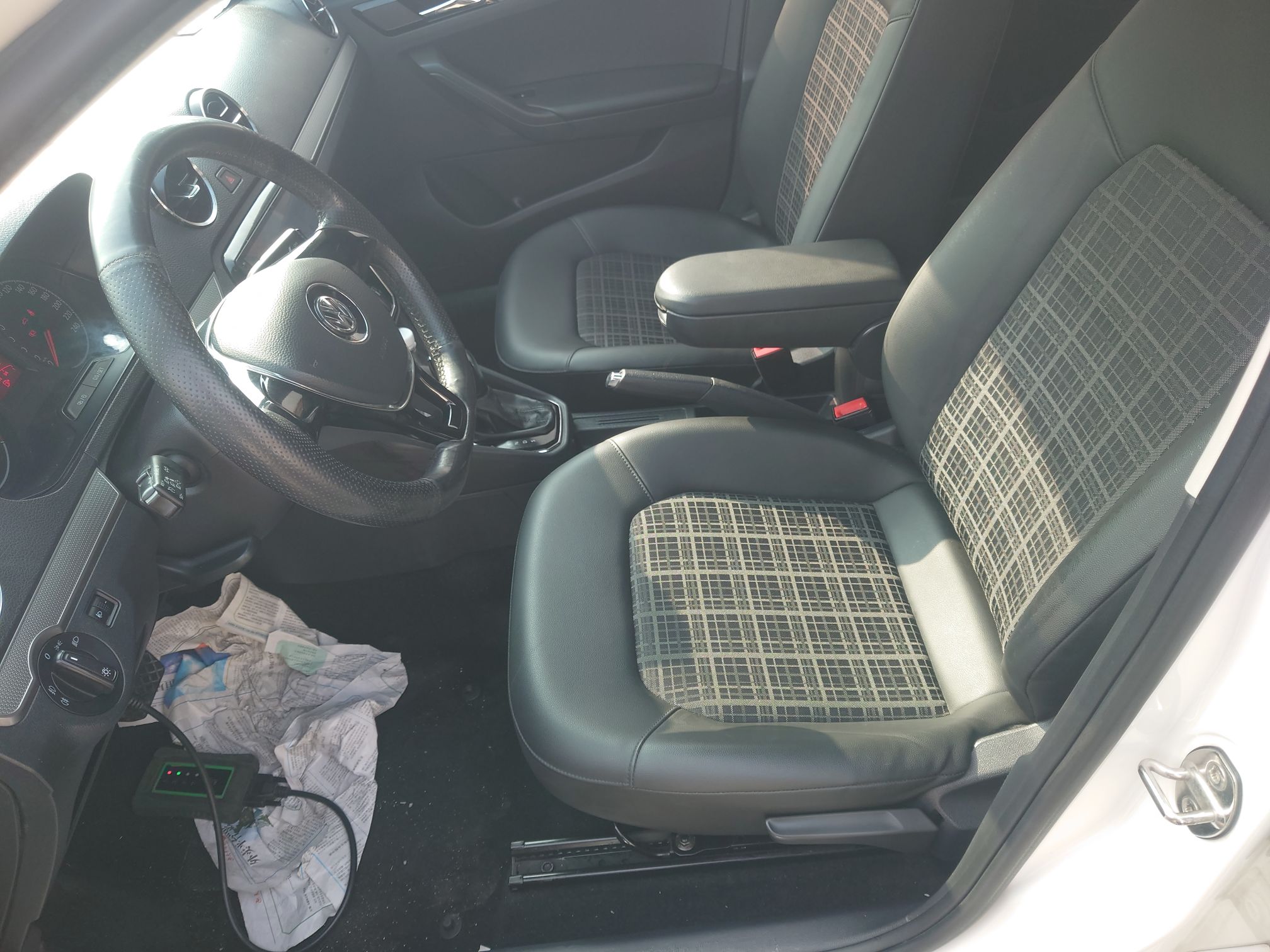 Переднее сиденье в автомобиле