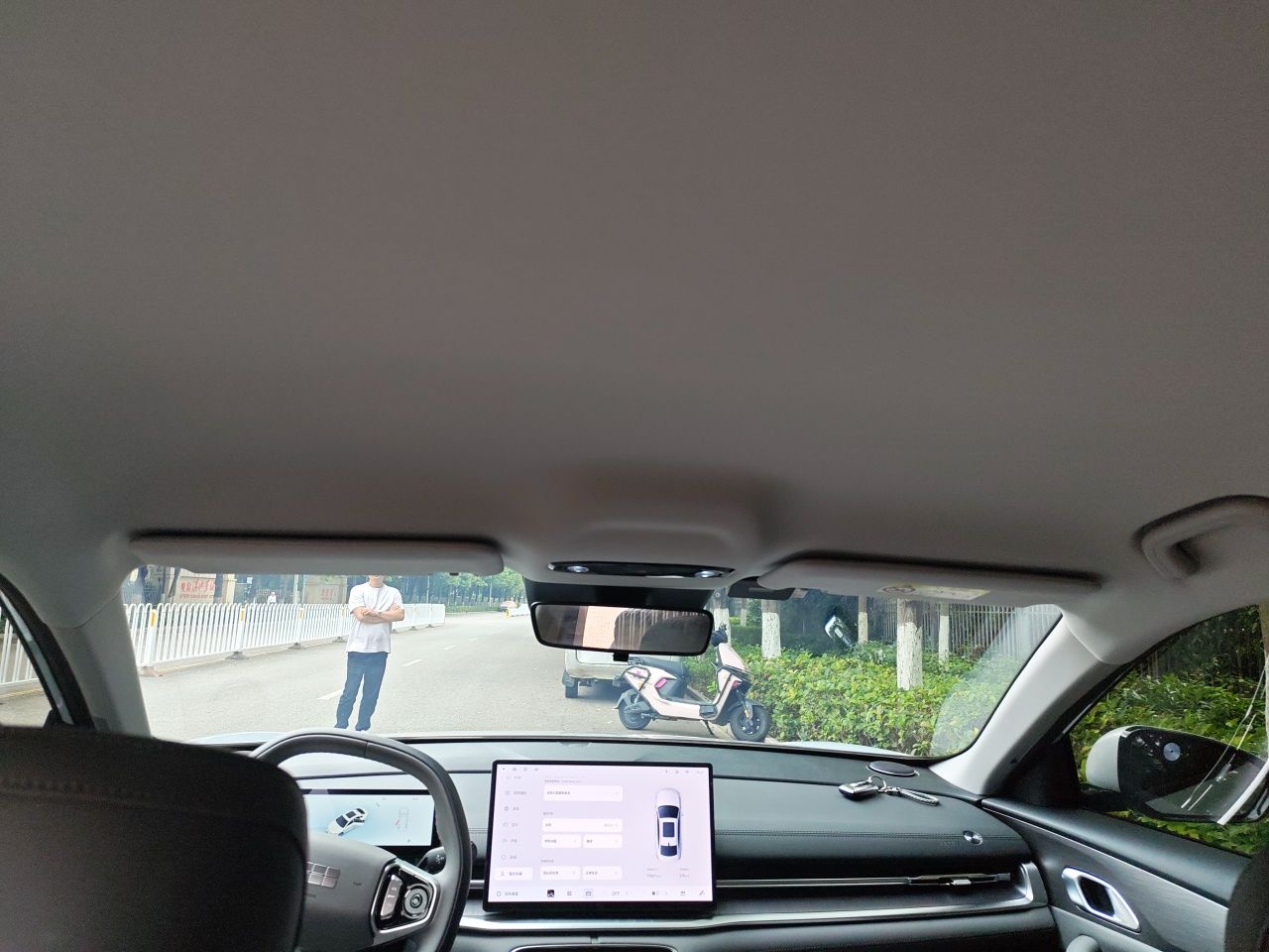 Geely Galaxy A7 2025 Model EM-i 70km Luxury Edition — снимка 18