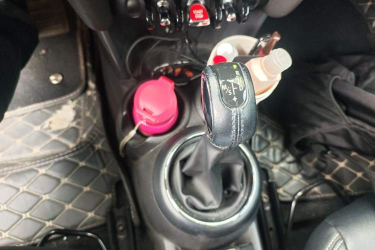 Used MINI 2014 1.2T ONE+ Gear Lever