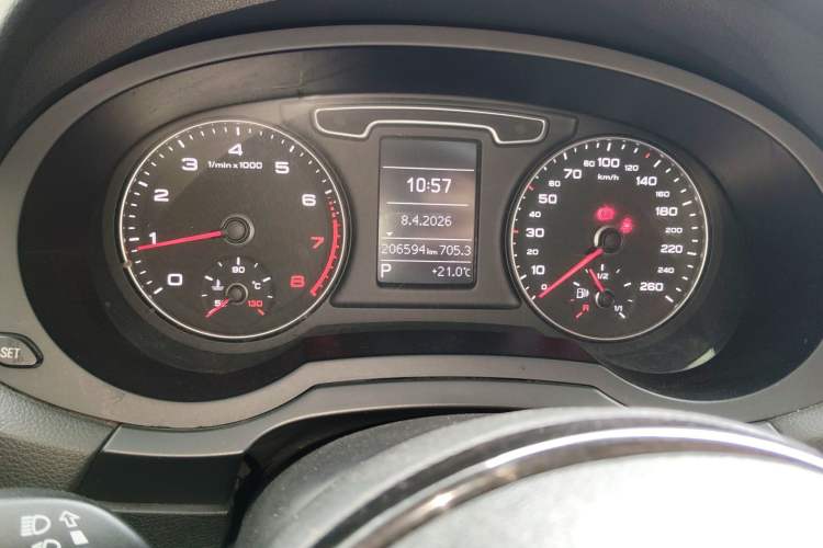 Used Audi Q3 2015 35 TFSI Comfort Model Odometer Close Up