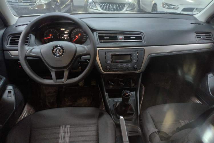 Used Volkswagen Lavida 2019 Lavida Start 1.5L Manual Fashion Edition China VI Standard Center Console