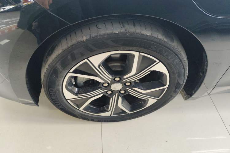 Used Hongqi E-QM5 2021 Online Booking Charging T3 Edition 4 Seats