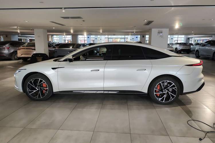 Used IM L7 2022 Dynamic Model Left Side