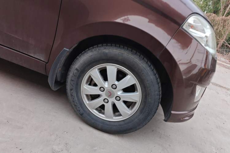 Used Wuling Hongguang 2014 1.5L S Standard Version Right Front Wheel Hub