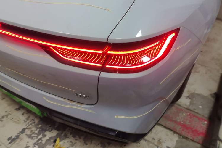 Used Geely Galaxy E8 2025 700 km Long-Range Intelligent Driving Version Right Rear Taillight