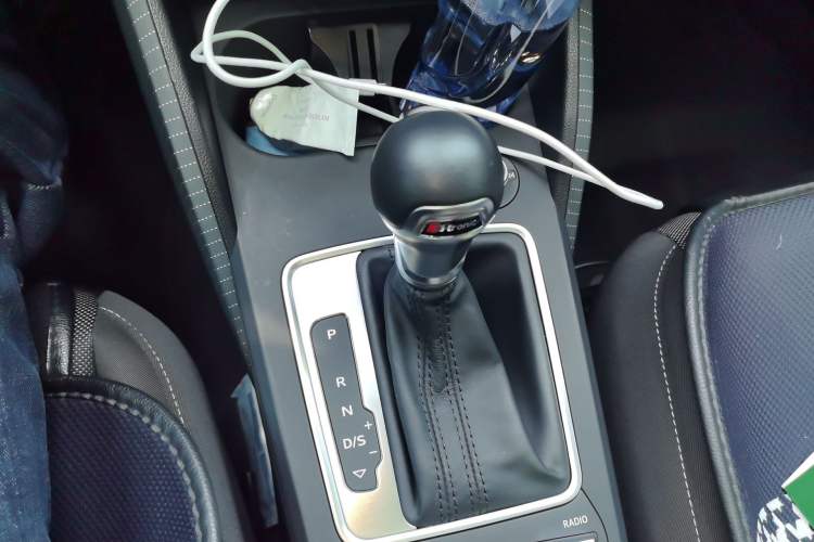 Used Audi Q2L 2018 35 TFSI Launch Exclusive Edition China V Gear Lever