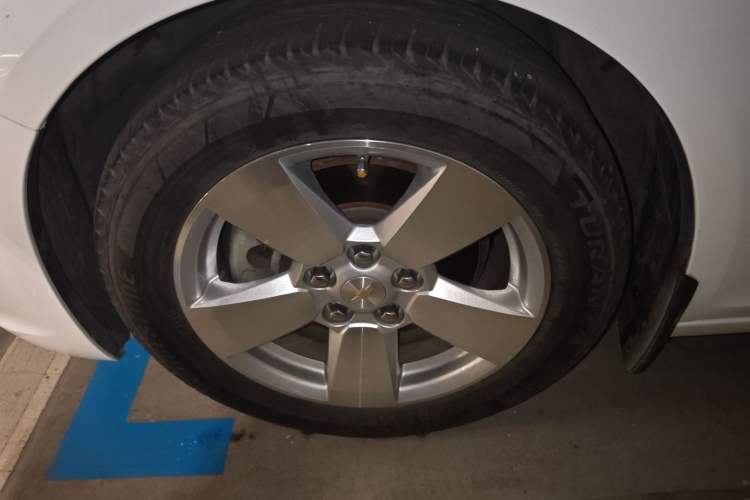 Used Chevrolet Malibu 2014 1.6T Automatic Comfort Edition Left Front Wheel Hub