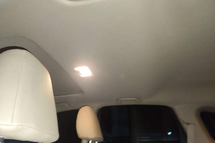 Used Honda CR-V 2016 2.0L two-wheel drive Urban Edition Headliner