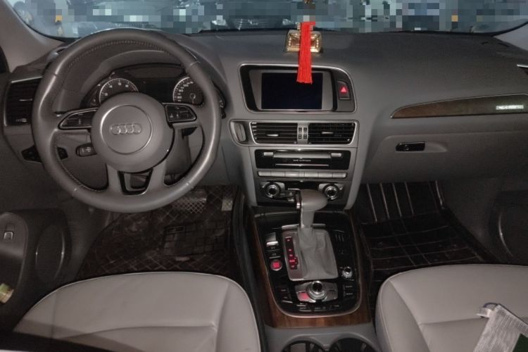 Used Audi Q5 2015 40 TFSI Comfort Model Center Console