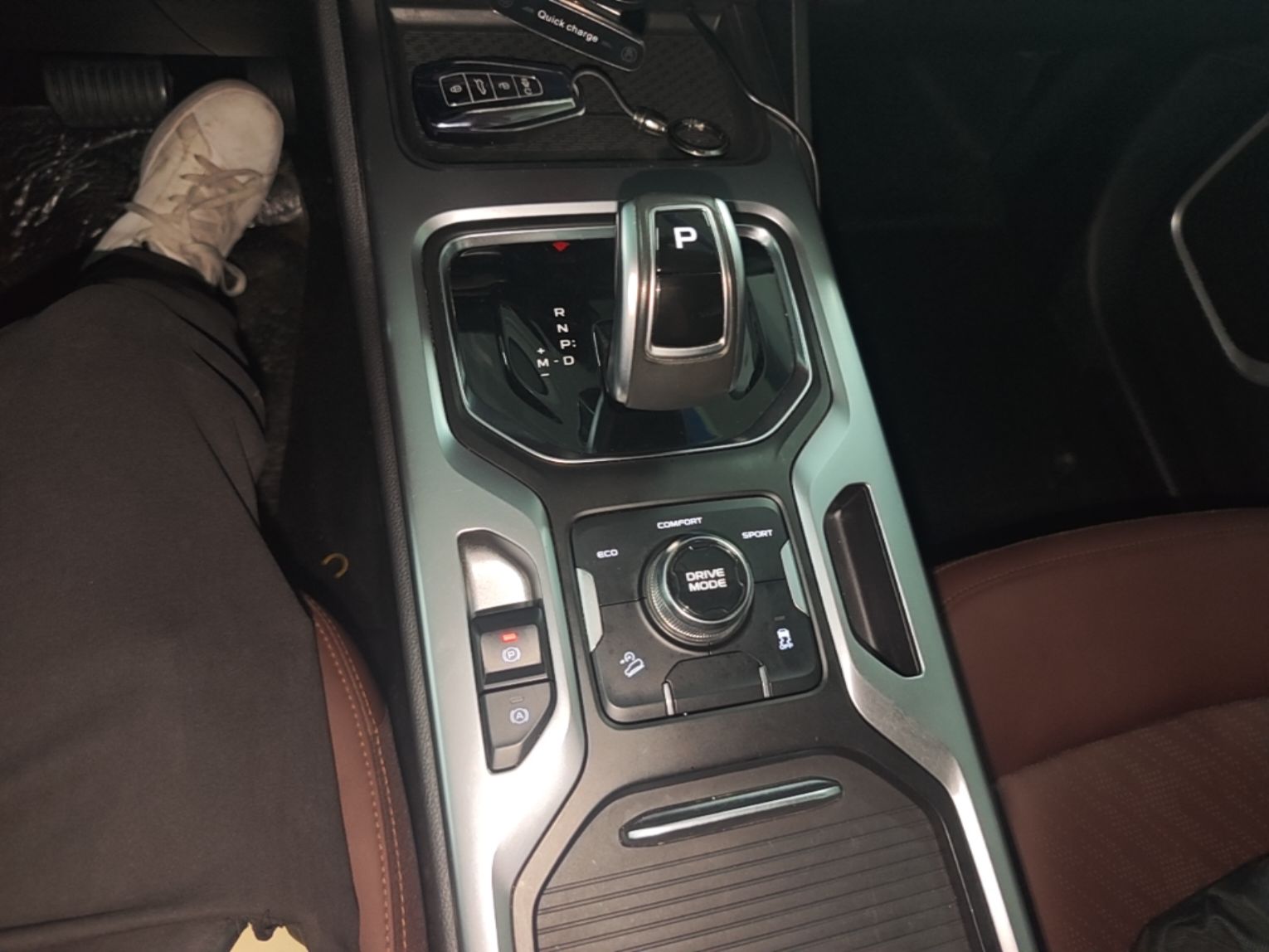Geely Auto Haoyue 2022 1.8TD Automatic Prestige 7-Seater — снимка 16