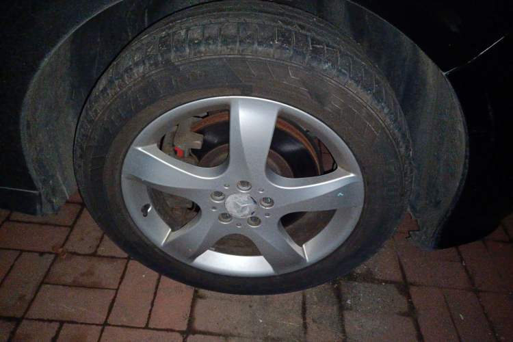 Used Mercedes-Benz R-Class 2014 R 400 4MATIC Business Model Right Front Wheel Hub