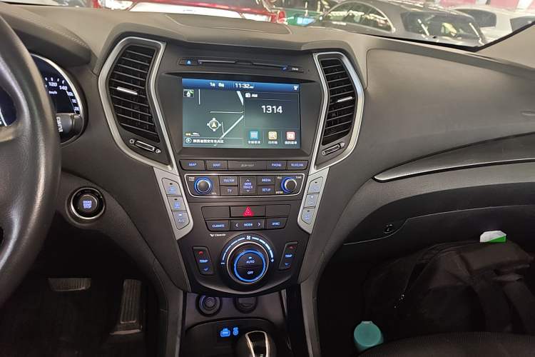 Used Hyundai Santa Fe 2017 2.0T Automatic All-Wheel Drive Smart 7-Seater