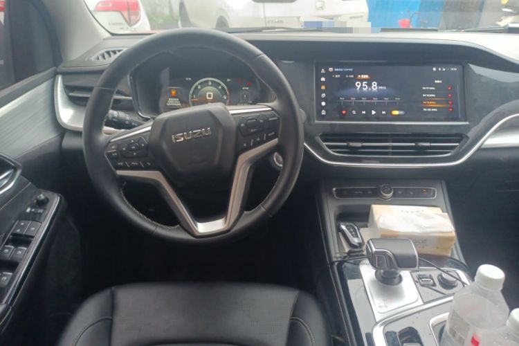 Used Isuzu D-MAX 2023 1.9T Automatic All-Wheel Drive V-CROSS Comfort Edition Steering Wheel