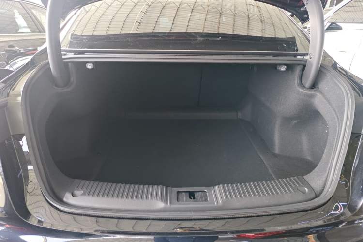 Used Hongqi H5 2025 1.5T DCT Qiyun 500 000th Unit Commemorative Edition Trunk