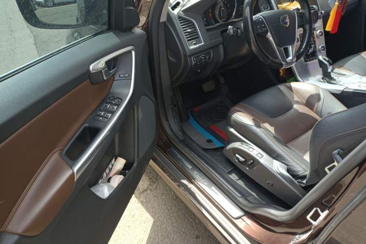 Used Volvo XC60 2017 T5 AWD Smart Upgrade Edition Driver Seat