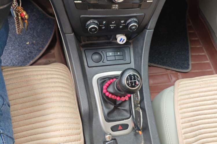 Used BAIC Senova D50 2014 1.5L manual comfort version Gear Lever