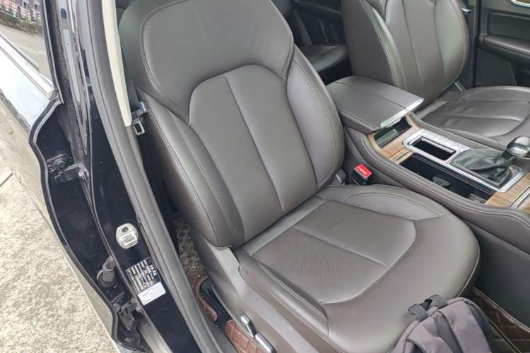 Used Roewe RX8 2019 30T Smart Connectivity Two-Wheel Drive Supreme Flagship Edition
