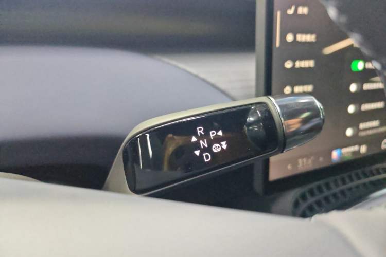 Used XPeng G7 2025 Model—702 Ultra Long Range Gear Lever