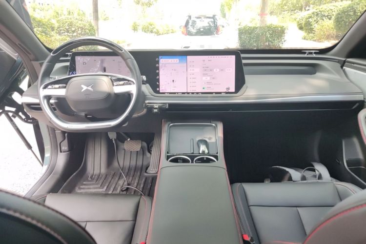 Used XPeng P7 2023 P7i 610 Pengyi Performance Edition Center Console