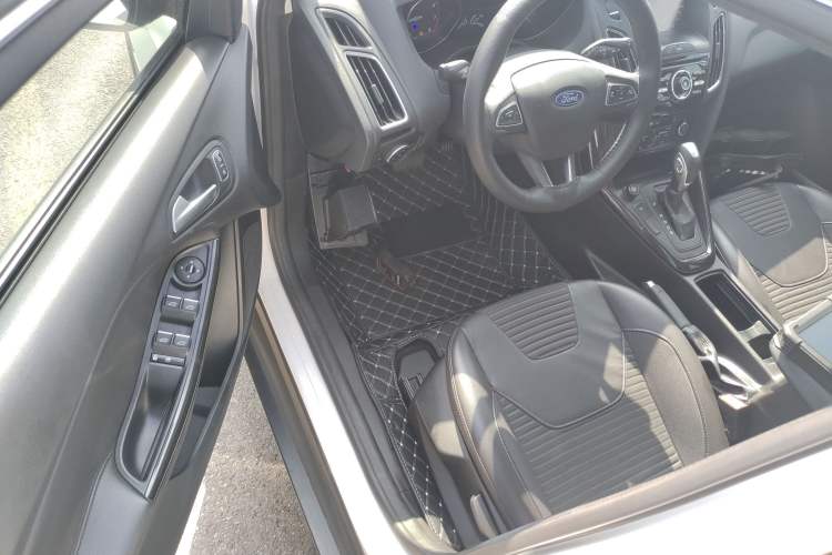 Used Ford Focus 2015 Hatchback EcoBoost 125 Automatic Supreme Style Edition