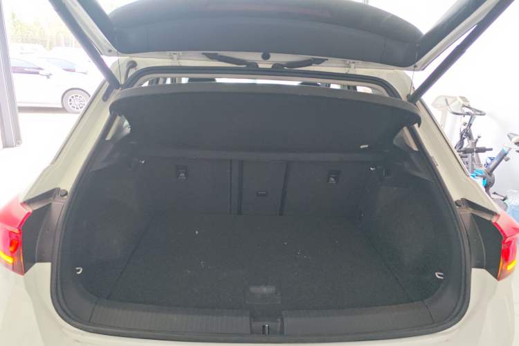 Used Volkswagen T-ROC 2019 280TSI DSG Two-Wheel Drive Comfort Version China VI Standard Trunk