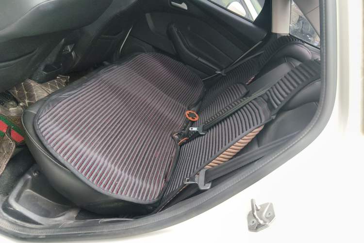 Used Ford Focus 2017 Sedan 1.6L Automatic Fashion Edition Smart Drive Version Left Rear Seat