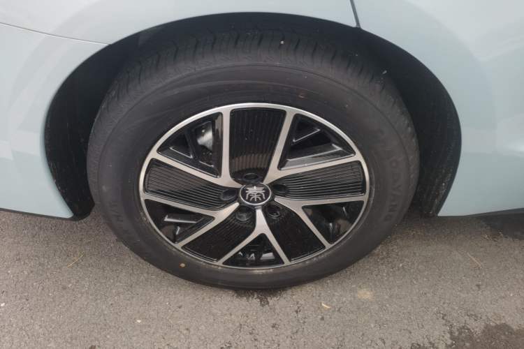 Used BYD Qin L 2024 DM-i 80KM Beyond Model Right Rear Wheel Hub