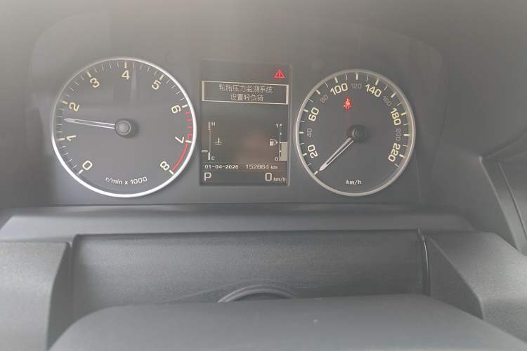 Used Land Rover Discovery 2016 3.0 SC V6 SE Odometer Close Up