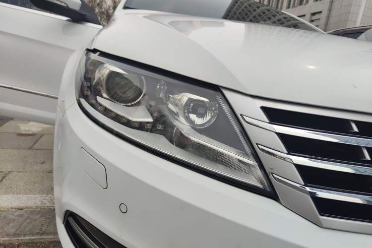 Used Volkswagen FAW-Volkswagen CC 2013 2.0 TSI Luxury Model Right Front Headlight