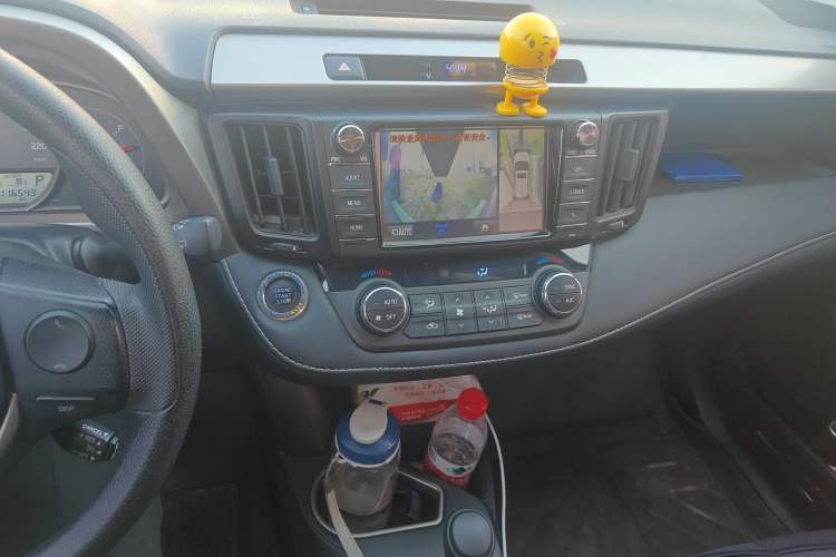 Used Toyota RAV4 2016 2.0L CVT Two-Wheel Drive Fashion Edition China V Standard Audio And AC Panel